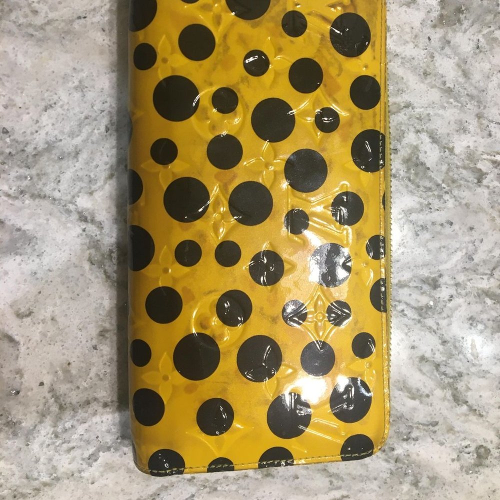 LOUIS VUITTON Yayoi Kusama Yellow Monogram Vernis Dots Infinity Wallet